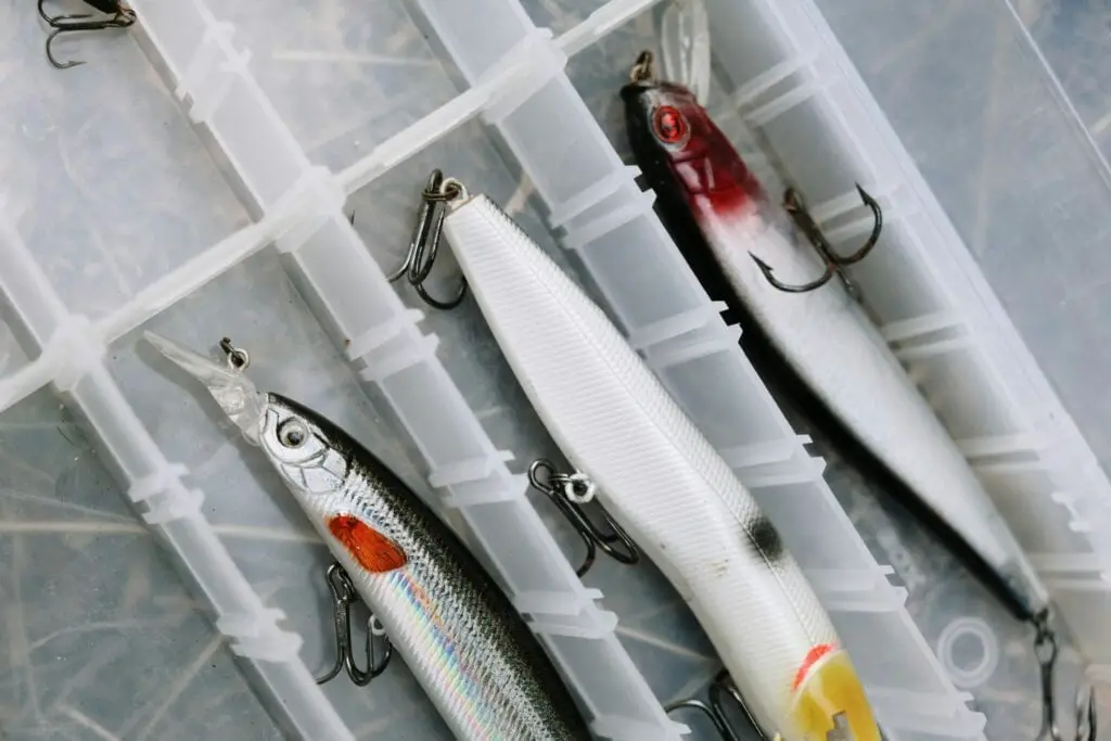 good lures for surf fishing by fishingblaze.com